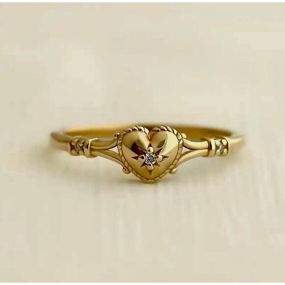 Gold Heart Ring Size 6 - Picture 4 of 4